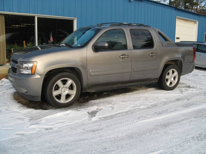 2007 Chevrolet Avalanche for sale at Champines House Of Wheels in Kronenwetter WI
