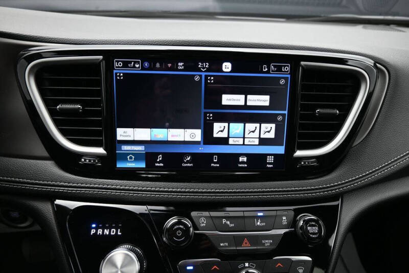 2027 Chrysler Pacifica Select