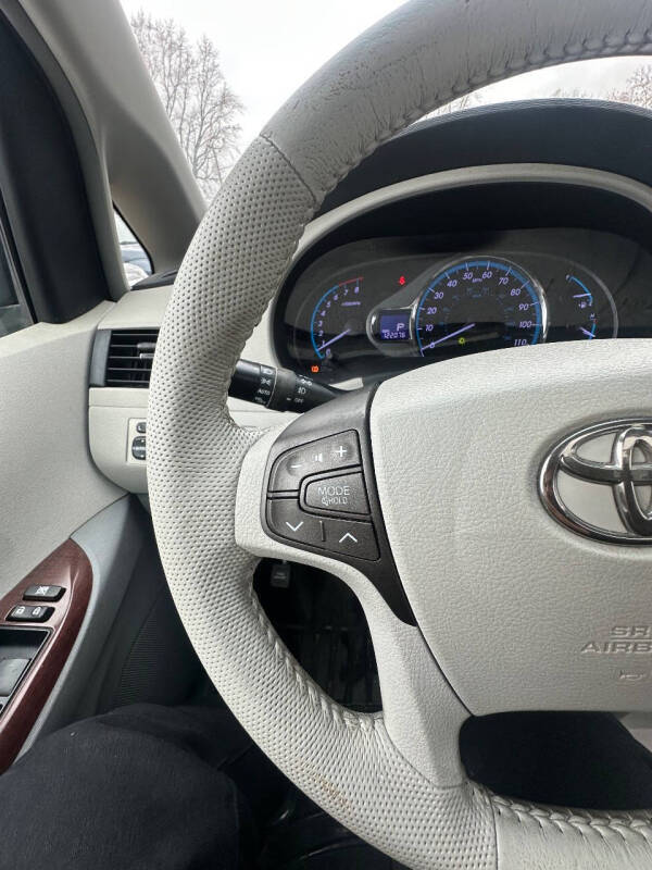 2012 Toyota Sienna XLE 8-Passenger