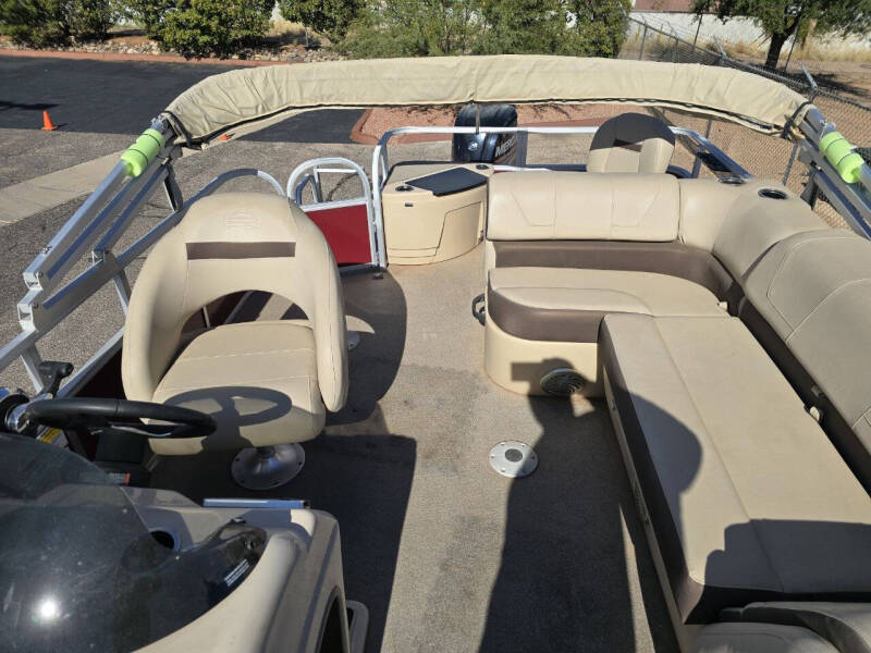 2018 Sun Tracker FISHING BARGE 20 DLX