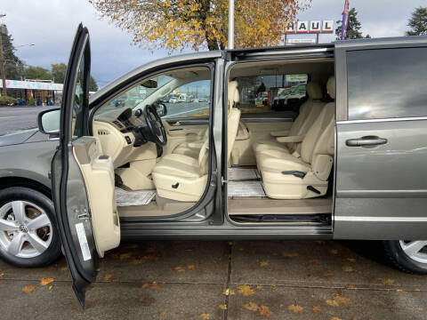 2010 Volkswagen Routan SE