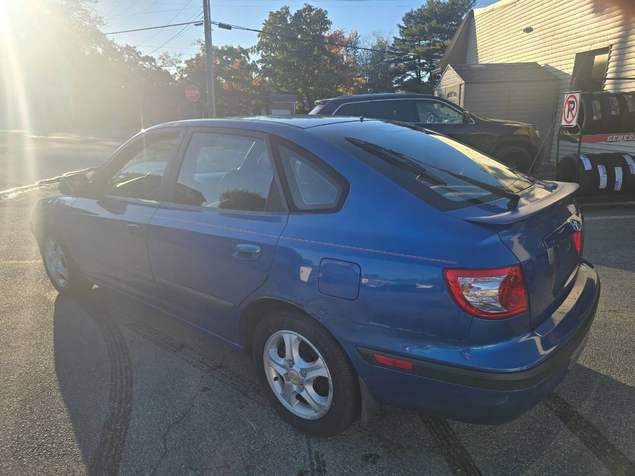 2006 Hyundai ELANTRA for sale at QUEENSGATE AUTO SALES in York, PA