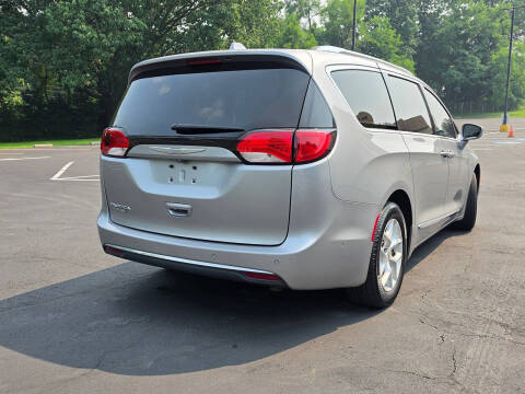 2017 Chrysler Pacifica Touring-L Plus