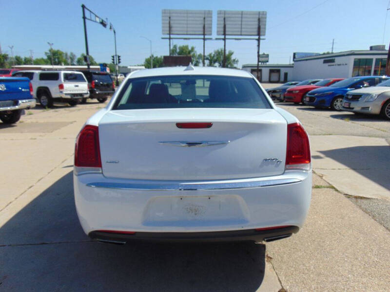 2016 Chrysler 300 C