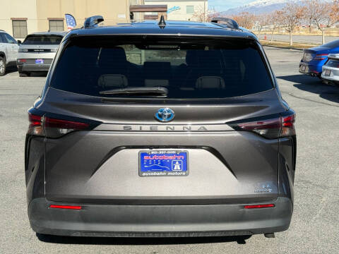2024 Toyota Sienna LE 8-Passenger