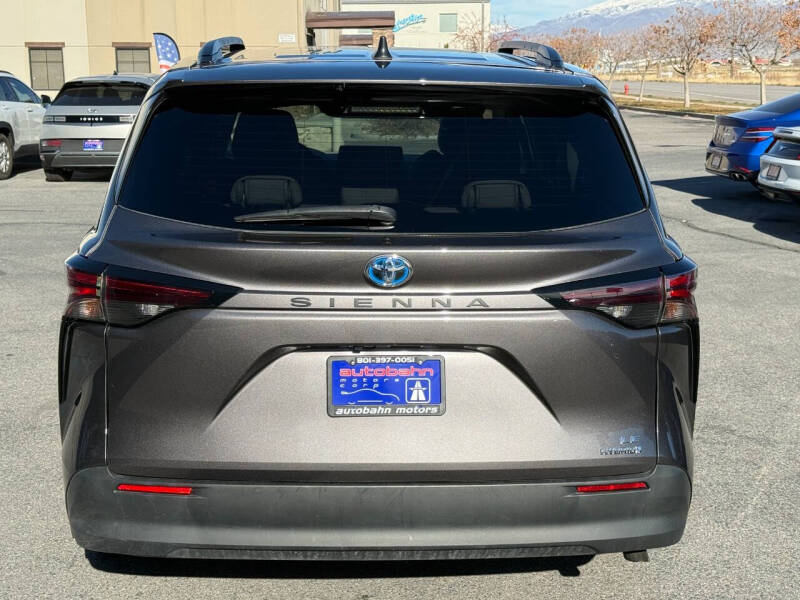 2024 Toyota Sienna LE 8-Passenger
