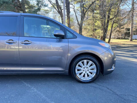 2017 Toyota Sienna LE 7-Passenger