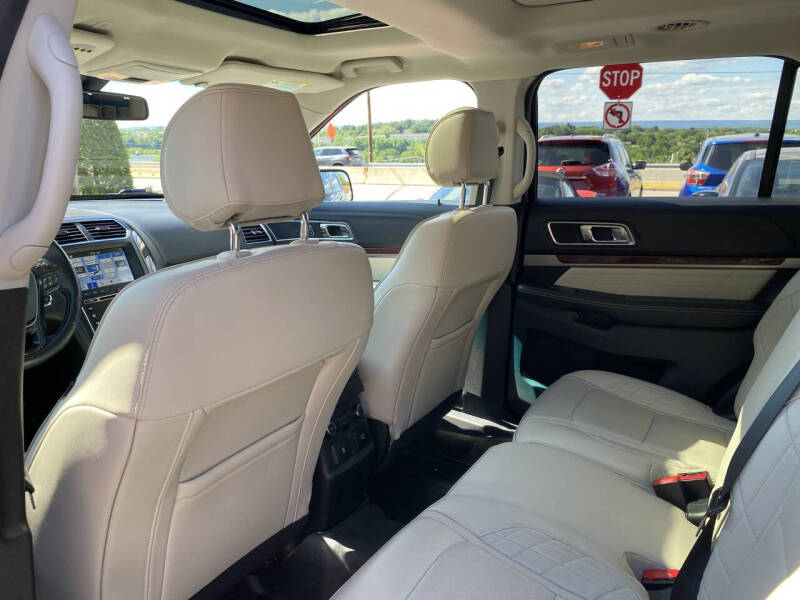 2017 Ford Explorer Platinum