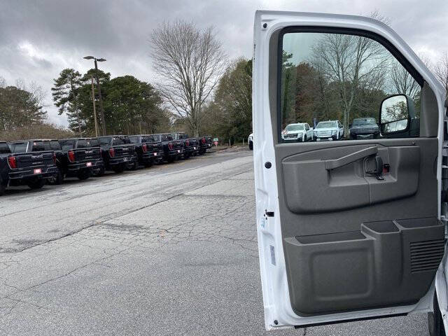 2023 GMC Savana 2500