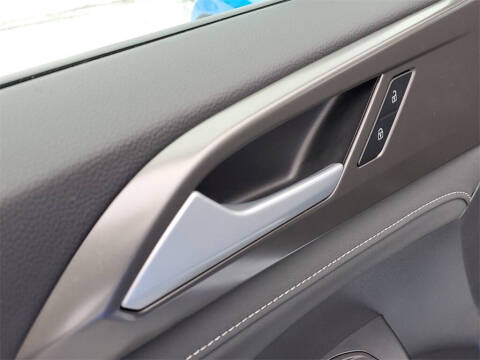 2025 Volkswagen Taos SE Black 4Motion