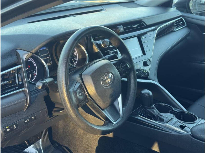 2018 Toyota Camry Hybrid LE