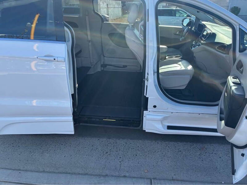 2021 Chrysler Voyager LXi