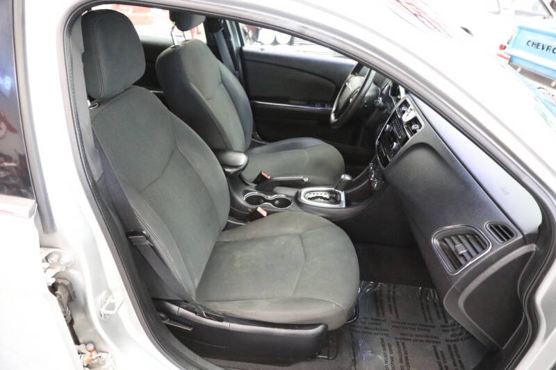 2012 Chrysler 200 LX