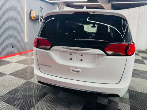 2020 Chrysler Pacifica Touring