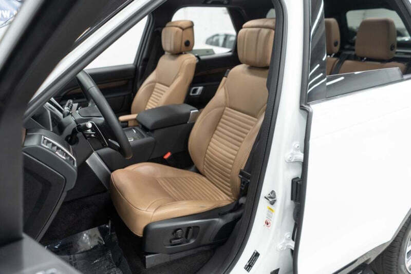 2024 Land Rover Discovery P300 Dynamic SE