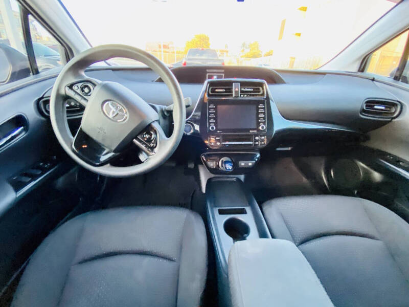 2022 Toyota Prius LE