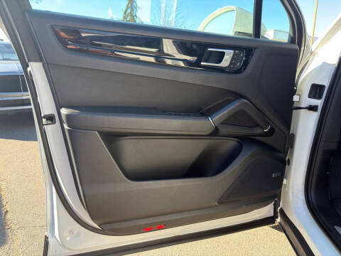 2022 Porsche Cayenne Platinum Edition