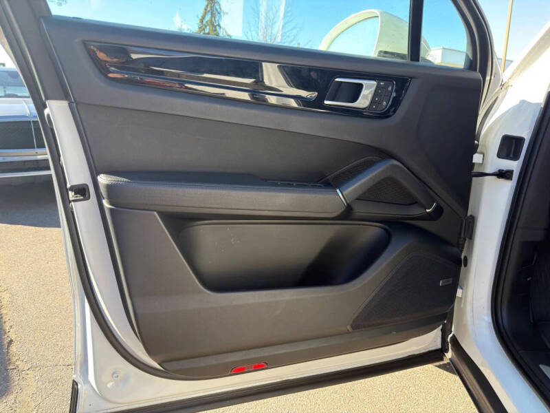 2022 Porsche Cayenne Platinum Edition