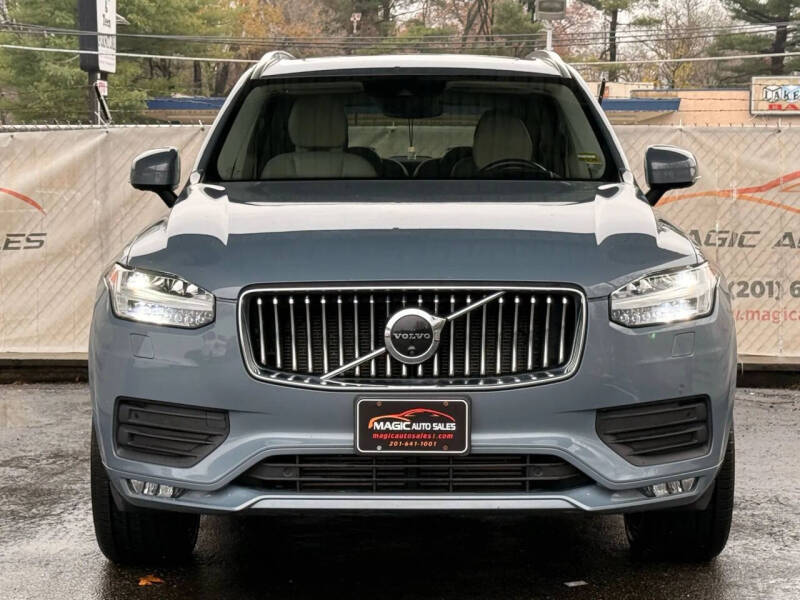 2020 Volvo XC90 T6 Momentum 6-Passenger
