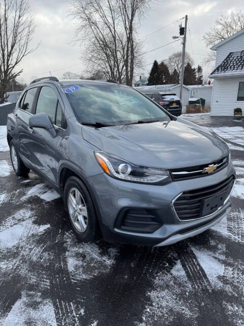 2019 Chevrolet Trax LT photo 2