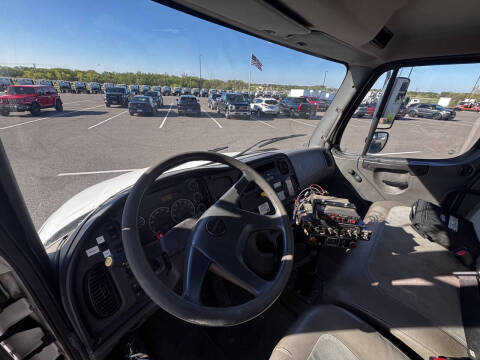 2004 Freightliner M2 106