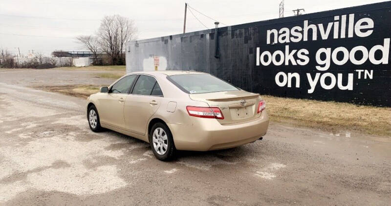 2011 Toyota Camry LE photo 7