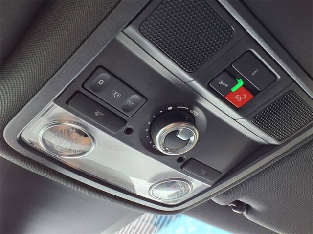 2022 Volkswagen Passat R-Line