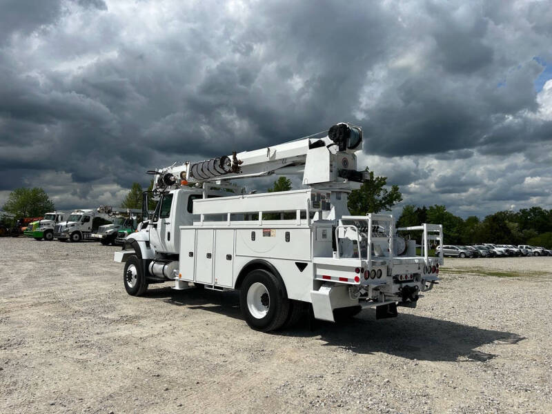 2013 International 7300 Digger Derrick Truck