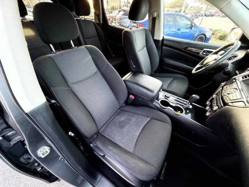 2020 Nissan Pathfinder SV