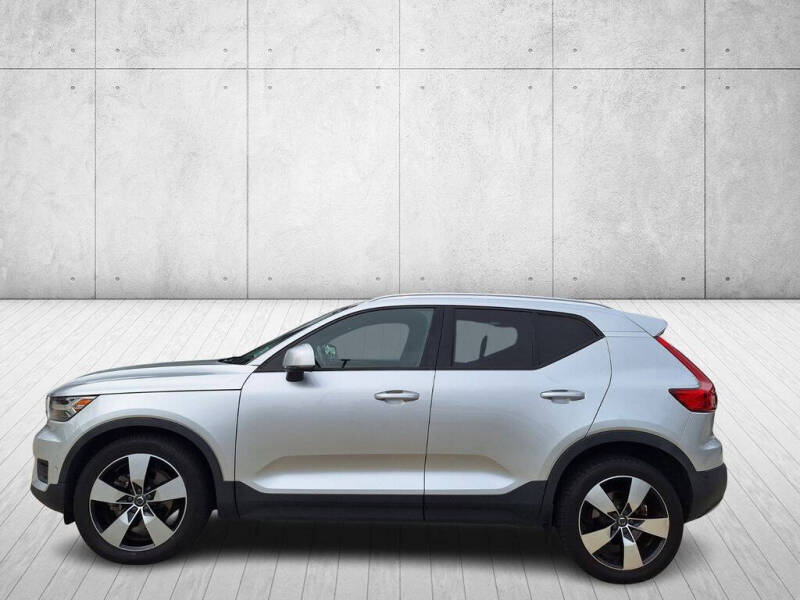 2019 Volvo XC40 T5 Momentum