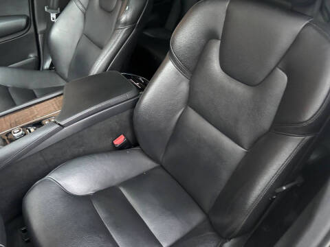 2018 Volvo XC90 T6 Momentum