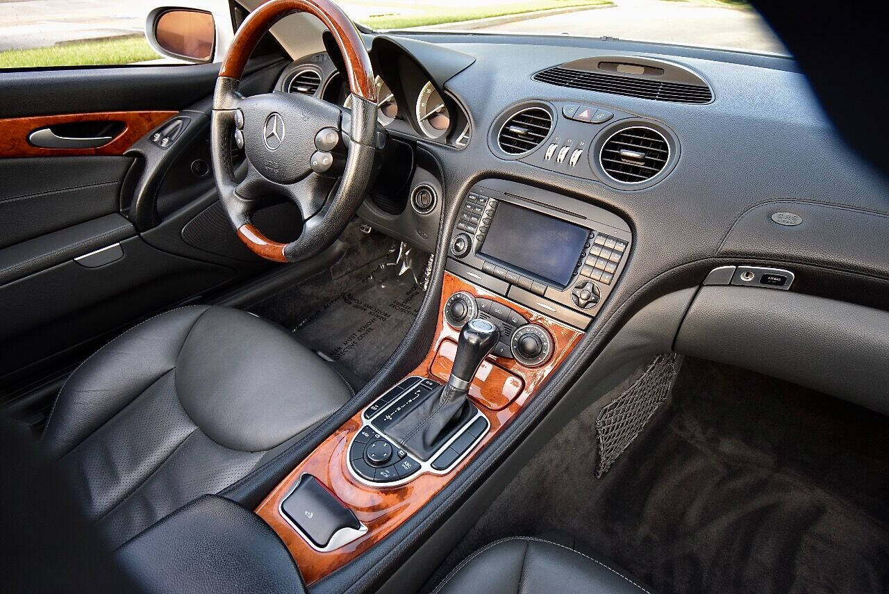 2005 Mercedes-Benz SL-Class 51