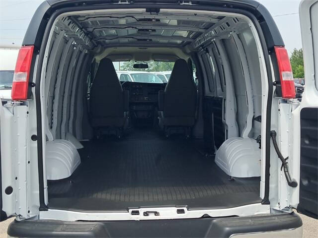 2025 Chevrolet Express 3500