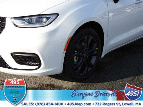 2026 Chrysler Pacifica Select