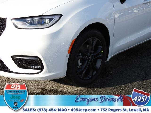 2026 Chrysler Pacifica Select