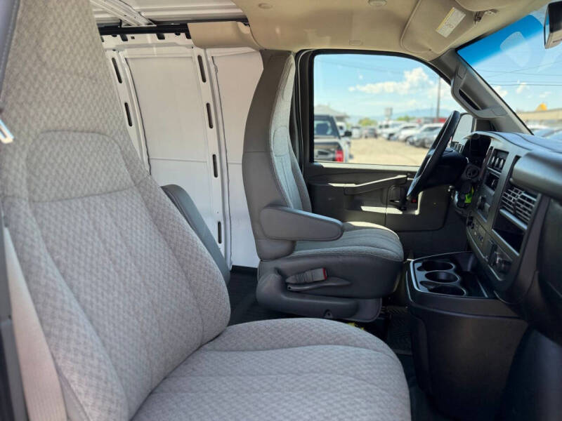 2023 Chevrolet Express 2500