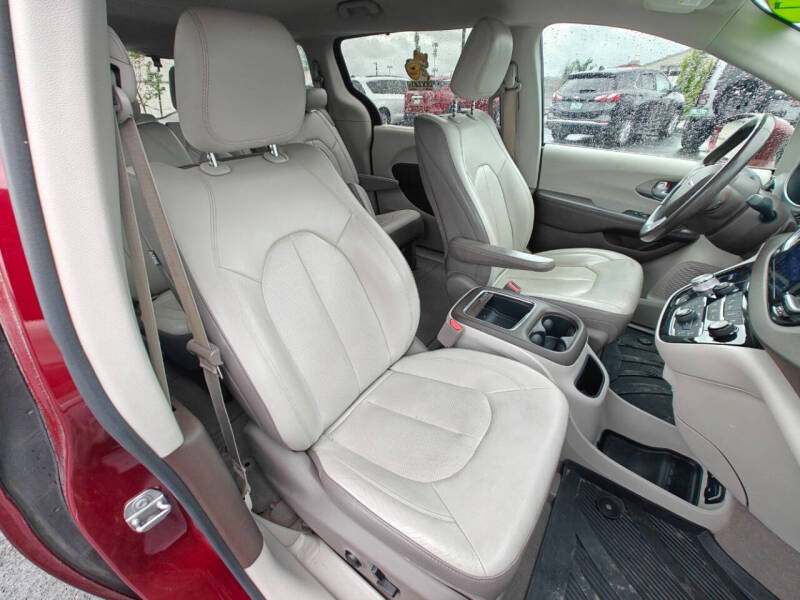 2017 Chrysler Pacifica Touring-L Plus