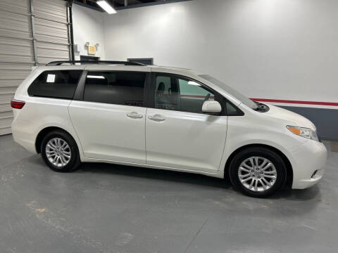 2015 Toyota Sienna XLE 8-Passenger