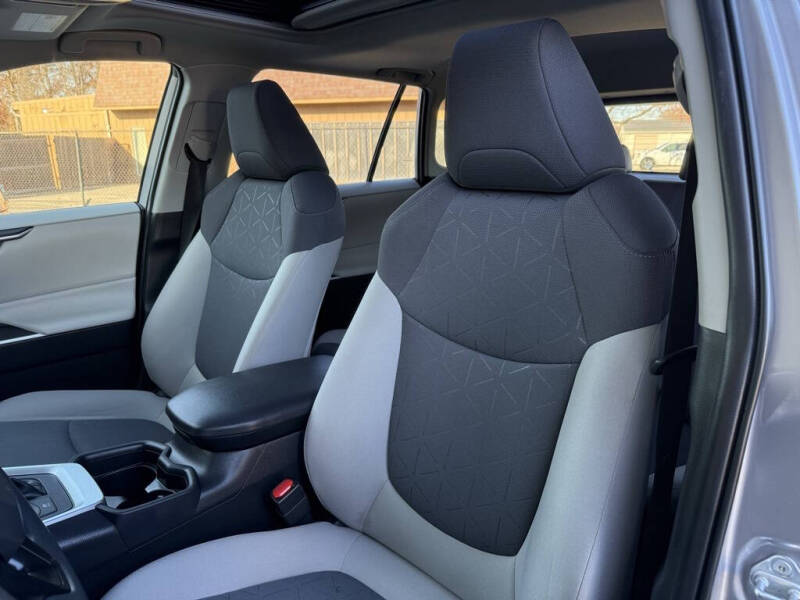 2020 Toyota RAV4 Hybrid XLE