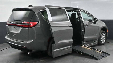 2025 Chrysler Pacifica Select