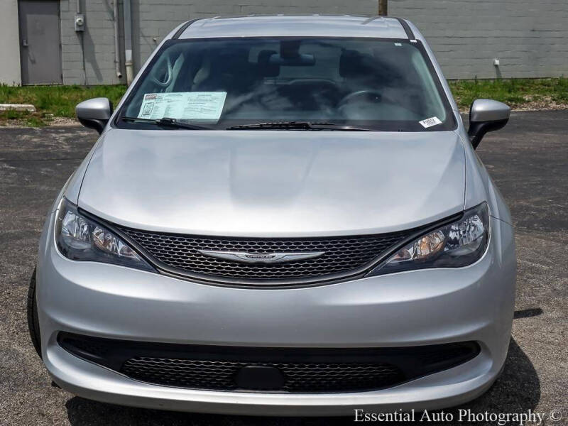 2022 Chrysler Voyager LX