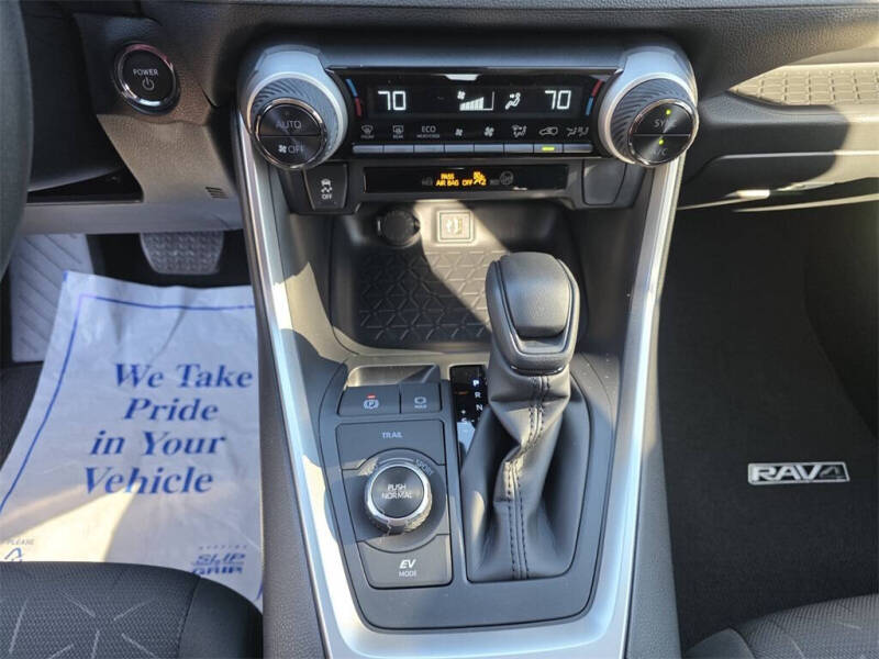 2025 Toyota RAV4 Hybrid XLE