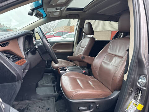 2017 Toyota Sienna Limited Premium 7-Passenger