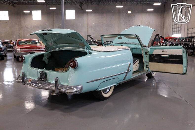 1953 Ford Crestline