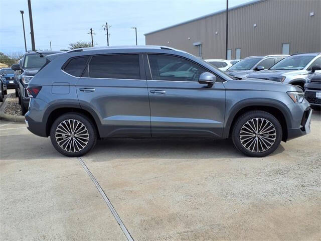 2025 Volkswagen Taos SE