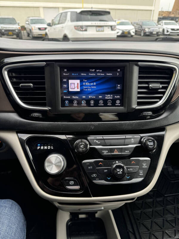 2017 Chrysler Pacifica Touring-L