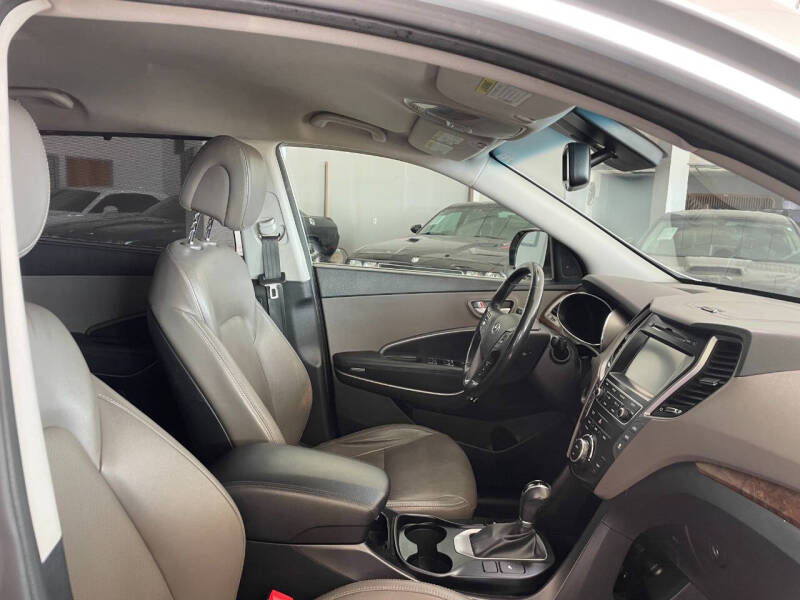 2017 Hyundai Santa Fe SE