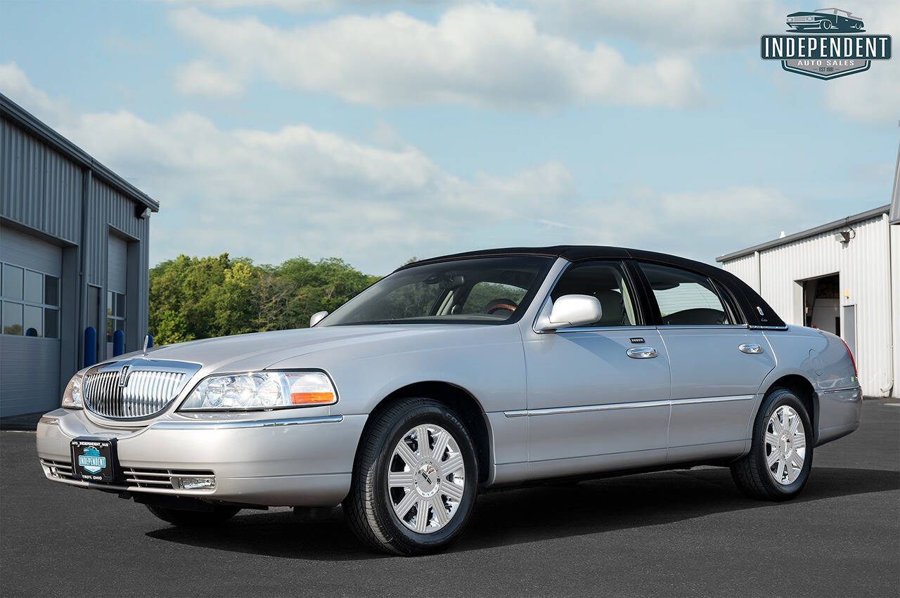 2003 Lincoln Town Car for sale at Independent Auto Sales in Troy, OH