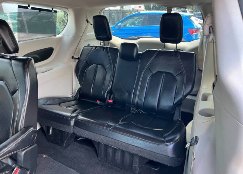 2022 Chrysler Pacifica Touring L