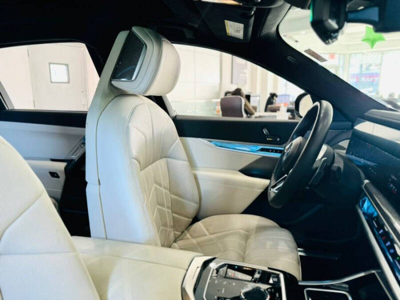 2023 BMW 7 Series 740i